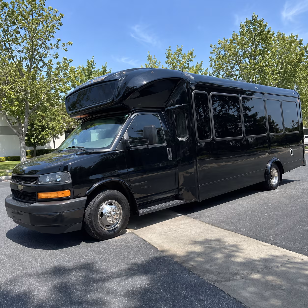 fresno 15 passenger party bus