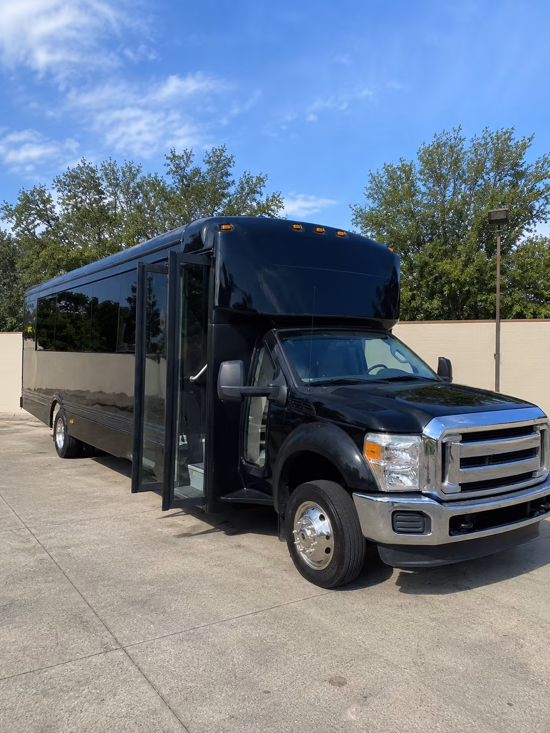 fresno 20 passenger party bus