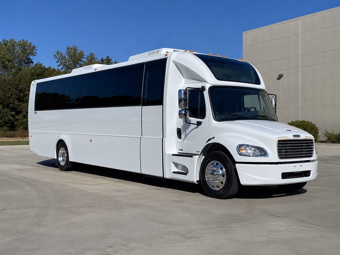 party buses for bachelorette wine tours around the madera ava